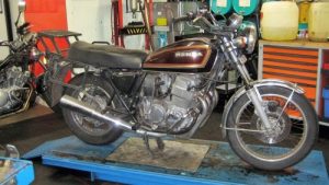 Restauratie, renovatie, verbouwen, tune van een HONDA CB 750 K7 UIT 1979