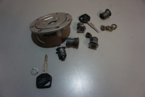 Harley Davidson ST 1300 tankdop met koffersloten en sleutels